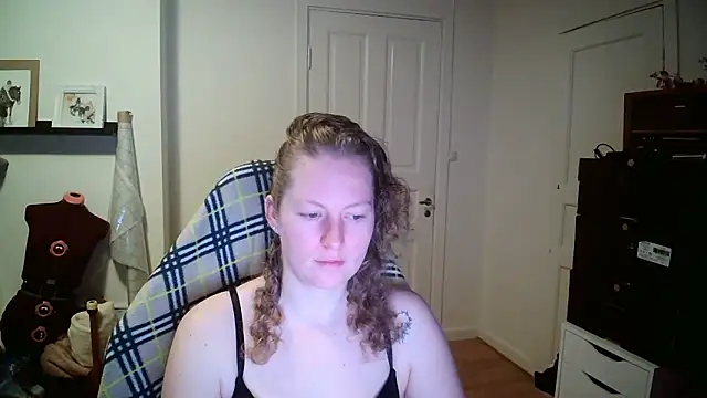 Girlnina-1995 online show from January 12, 6:18 am