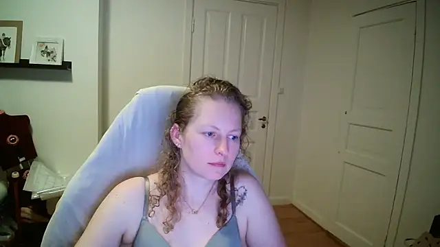 Girlnina-1995 online show from March 18, 8:45 pm