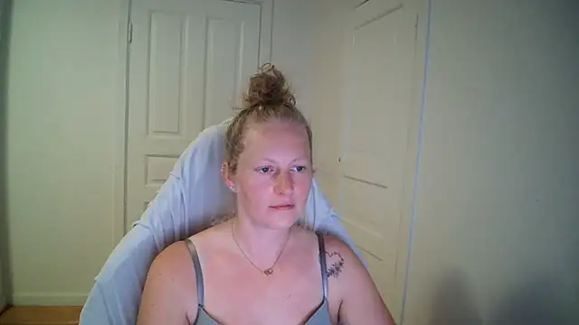 Snapshot of Girlnina-1995 chatting on July 14, 11:49 am Girlnina-1995 online show from July 14, 11:49 am