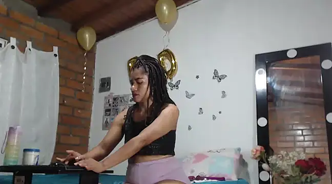 Snapshot of Bigassmommy_x chatting on March 18, 3:31 am Bigassmommy x online show from March 18, 3:31 am