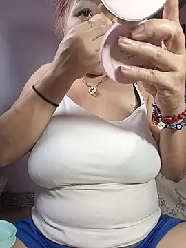 Snapshot of hotbabes163 chatting on June 29, 7:14 am hotbabes163 online show from June 29, 7:14 am
