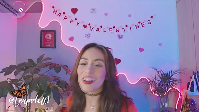 Snapshot of LauPolett chatting on February 15, 1:31 am LauPolett online show from February 15, 1:31 am