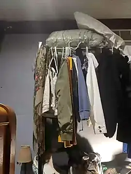 Snapshot of eatmeplease44 chatting on January 27, 3:37 am eatmeplease44 online show from January 27, 3:37 am