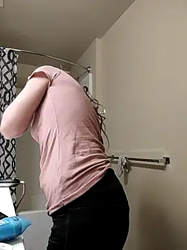 Snapshot of eatmeplease44 chatting on February 15, 7:49 am eatmeplease44 online show from February 15, 7:49 am