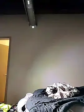 Snapshot of eatmeplease44 chatting on February 22, 3:01 am eatmeplease44 online show from February 22, 3:01 am