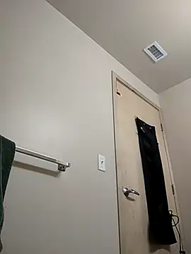 Snapshot of eatmeplease44 chatting on March 1, 7:41 am eatmeplease44 online show from March 1, 7:41 am