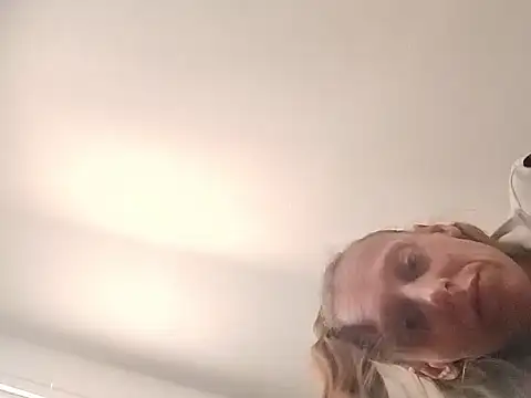 Snapshot of eatmeplease44 chatting on September 27, 7:08 pm eatmeplease44 online show from September 27, 7:08 pm