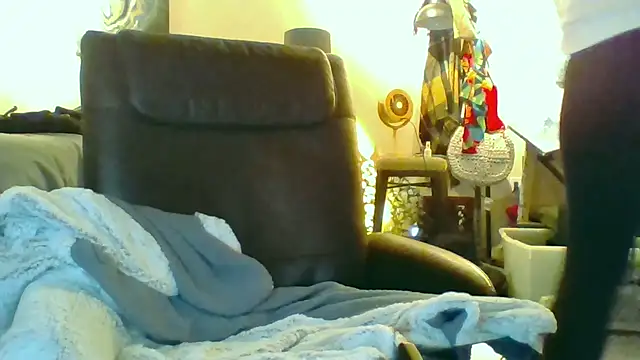 Snapshot of eatmeplease44 chatting on October 18, 5:21 am eatmeplease44 online show from October 18, 5:21 am