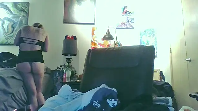 Snapshot of eatmeplease44 chatting on November 8, 5:45 pm eatmeplease44 online show from November 8, 5:45 pm