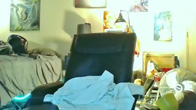 Snapshot of eatmeplease44 chatting on November 17, 3:23 am eatmeplease44 online show from November 17, 3:23 am