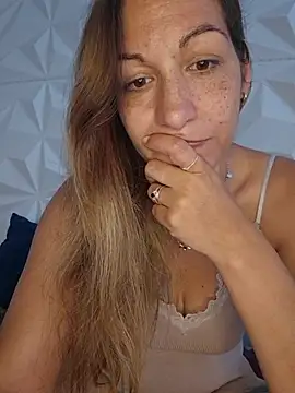 Snapshot of Lola-Roxx chatting on June 25, 8:19 am Lola-Roxx online show from June 25, 8:19 am