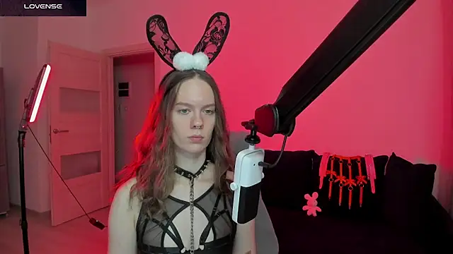 DivineBite online show from March 3, 5:30 pm