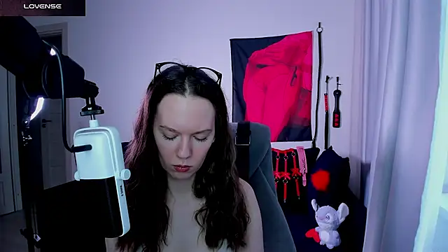 DivineBite online show from May 22, 4:12 pm