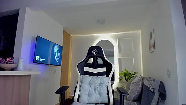 liagirl cute online show from August 1, 3:28 am