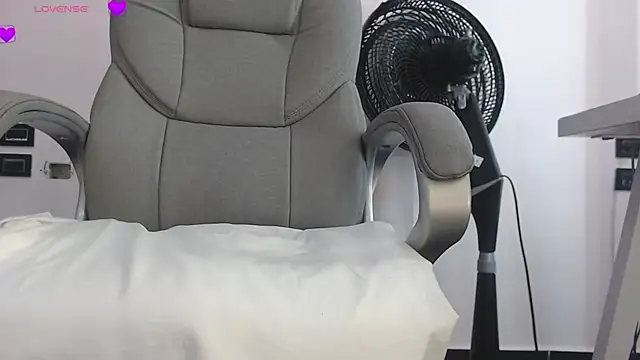 Snapshot of kimara_lion chatting on December 17, 3:23 am kimara lion online show from December 17, 3:23 am