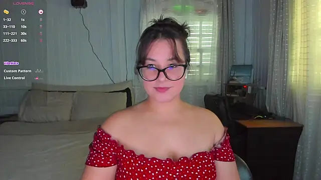 Snapshot of anna_love_hot chatting on May 11, 7:00 pm anna love hot online show from May 11, 7:00 pm