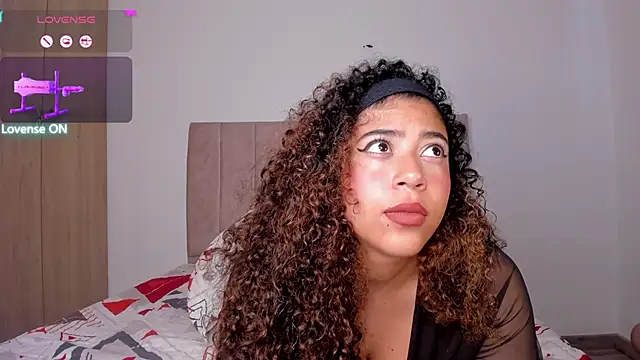 Snapshot of LilyBrunette chatting on December 4, 7:55 pm LilyBrunette online show from December 4, 7:55 pm