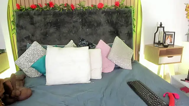 Karlagonzales  online show from March 11, 6:47 pm