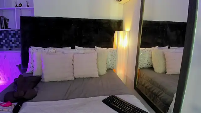 Karlagonzales  online show from July 2, 6:58 pm