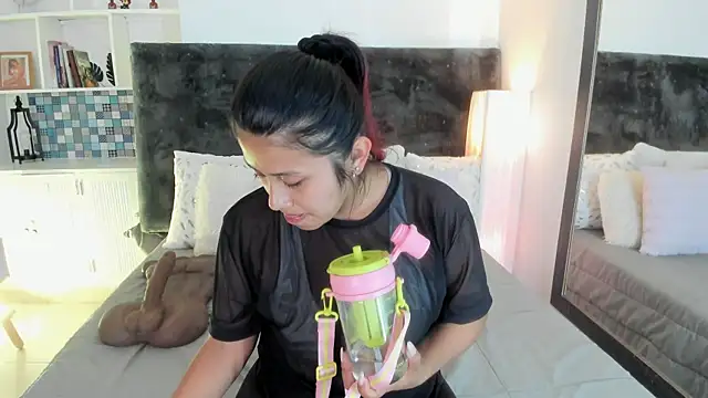 Karlagonzales  online show from July 11, 6:43 pm