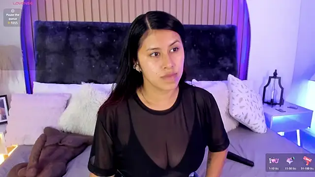 Karlagonzales  online show from July 29, 7:01 pm