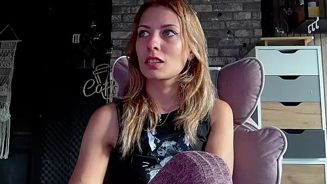 karo123421 online show from July 22, 5:05 pm
