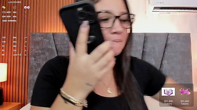 Snapshot of Falak_sweett_ chatting on February 22, 3:25 pm Falak sweett online show from February 22, 3:25 pm