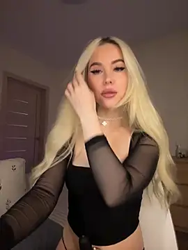 Snapshot of xDinnax chatting on October 27, 1:48 pm xDinnax online show from October 27, 1:48 pm