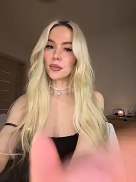 Snapshot of xDinnax chatting on November 2, 1:24 pm xDinnax online show from November 2, 1:24 pm