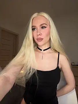 Snapshot of xDinnax chatting on November 5, 8:20 pm xDinnax online show from November 5, 8:20 pm