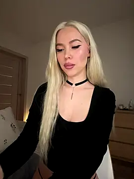 Snapshot of xDinnax chatting on November 7, 8:31 pm xDinnax online show from November 7, 8:31 pm