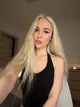 Snapshot of xDinnax chatting on November 8, 8:29 pm xDinnax online show from November 8, 8:29 pm