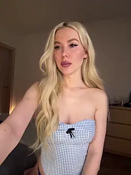 Snapshot of xDinnax chatting on December 1, 5:45 am xDinnax online show from December 1, 5:45 am