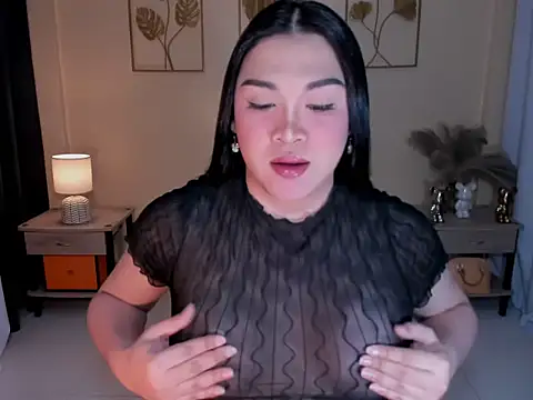 MaxeneCullens online show from December 20, 5:25 am