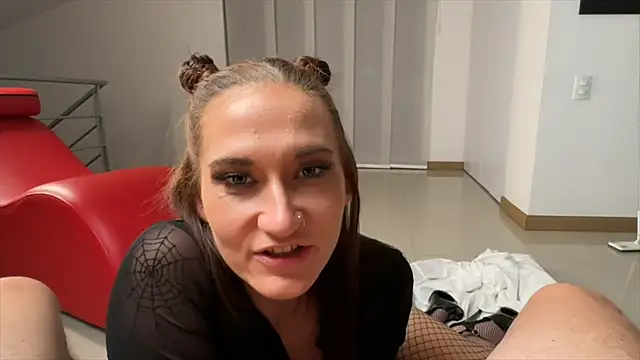 Snapshot of RhiCon chatting on October 27, 12:26 am RhiCon online show from October 27, 12:26 am