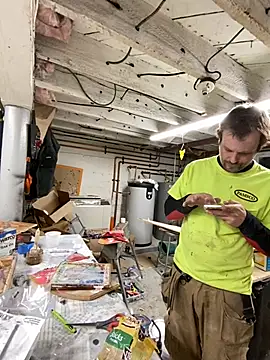 Snapshot of charactrzero chatting on December 21, 2:19 am charactrzero online show from December 21, 2:19 am