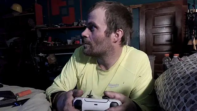 Snapshot of charactrzero chatting on November 28, 1:30 am charactrzero online show from November 28, 1:30 am