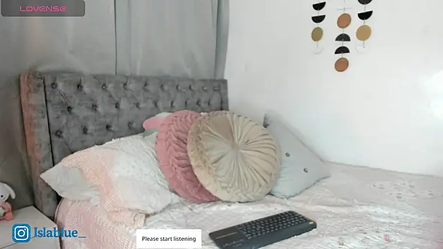 Kianna   online show from August 4, 11:07 pm