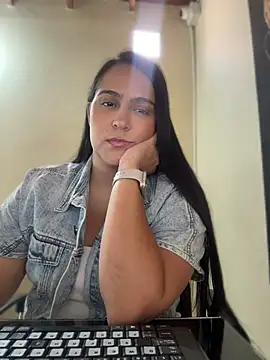 kendall 52 online show from April 27, 5:33 pm