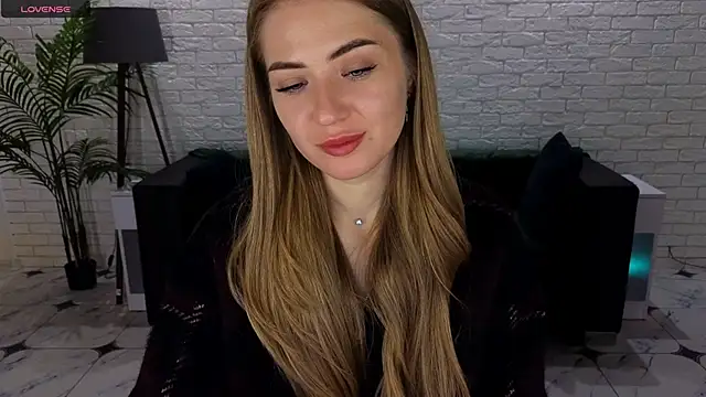 Snapshot of Adelyna_Bird chatting on September 28, 6:19 am Adelyna Bird online show from September 28, 6:19 am