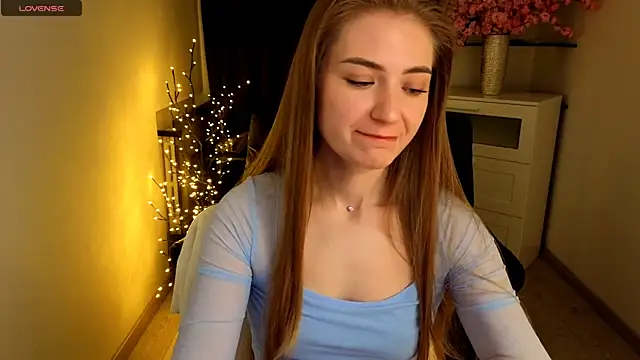 Snapshot of Adelyna_Bird chatting on May 18, 7:03 am Adelyna Bird online show from May 18, 7:03 am