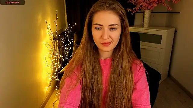 Snapshot of Adelyna_Bird chatting on May 26, 6:31 am Adelyna Bird online show from May 26, 6:31 am