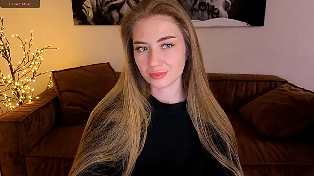 Adelyna Bird online show from August 3, 7:07 am