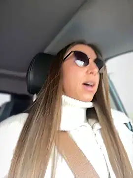 Snapshot of EvaCatt chatting on March 1, 4:58 am EvaCatt online show from March 1, 4:58 am