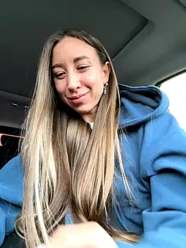 Snapshot of EvaCatt chatting on October 3, 2:41 am EvaCatt online show from October 3, 2:41 am