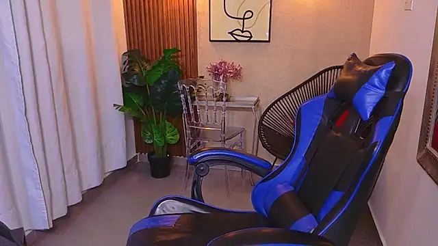 Snapshot of Kenya--Buhle chatting on June 17, 11:12 am Kenya--Buhle online show from June 17, 11:12 am