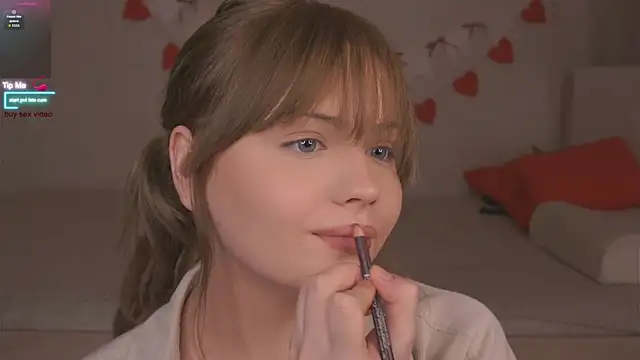 missbeatriss online show from February 4, 2:23 pm