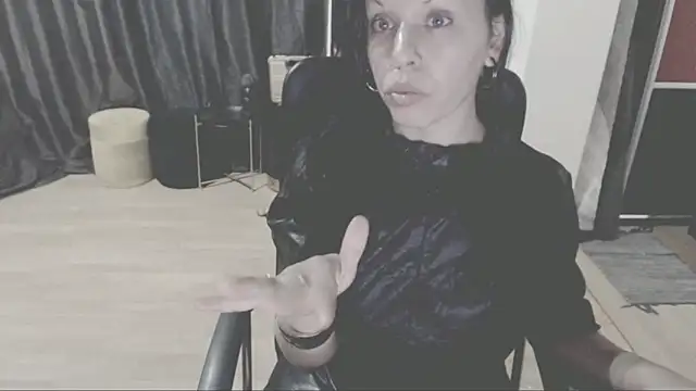 Snapshot of GoldenSasha chatting on September 21, 2:08 pm GoldenSasha online show from September 21, 2:08 pm