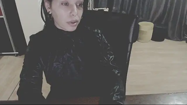 Snapshot of GoldenSasha chatting on October 12, 7:46 pm GoldenSasha online show from October 12, 7:46 pm