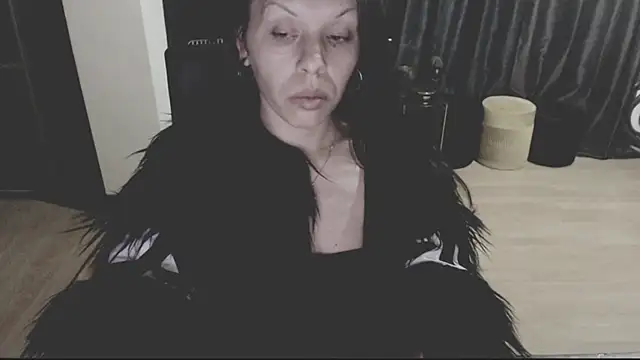 Snapshot of GoldenSasha chatting on October 13, 11:05 pm GoldenSasha online show from October 13, 11:05 pm